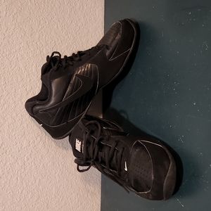 Men’s Nike Air Baseline Low basketball size 10